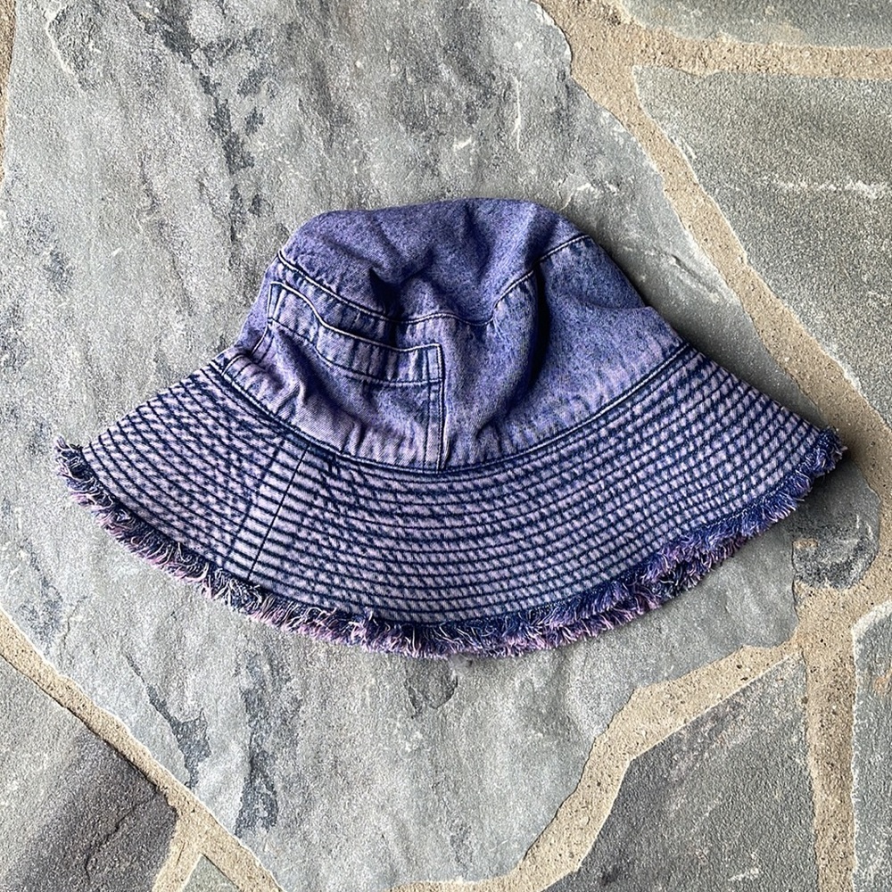 Free People-RAHI
Acid Washed Bucket Hat - Picture 5 of 6